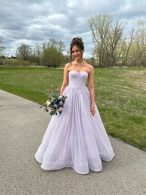 Prom dress Elegant Strapless Lavender Ball Gown size 2